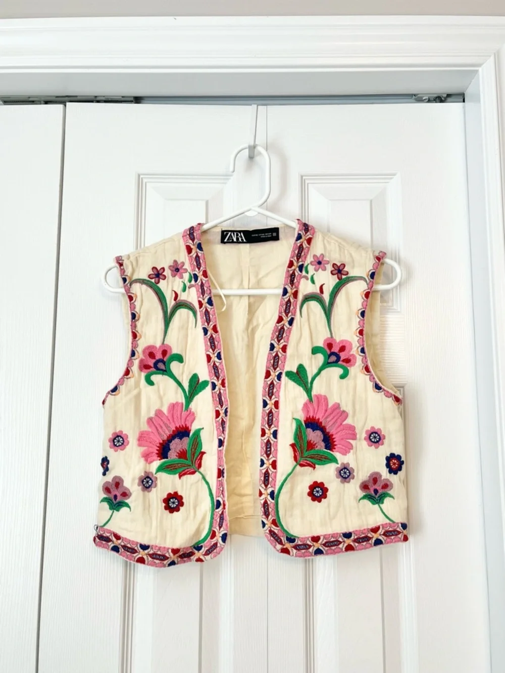 Zara Floral Vest - Picture 2 of 6